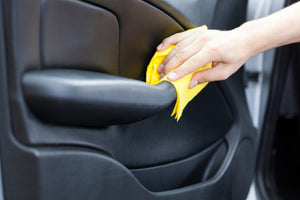 Kaip išvalyti automobilio saloną: patarimai ir geriausios priemonės